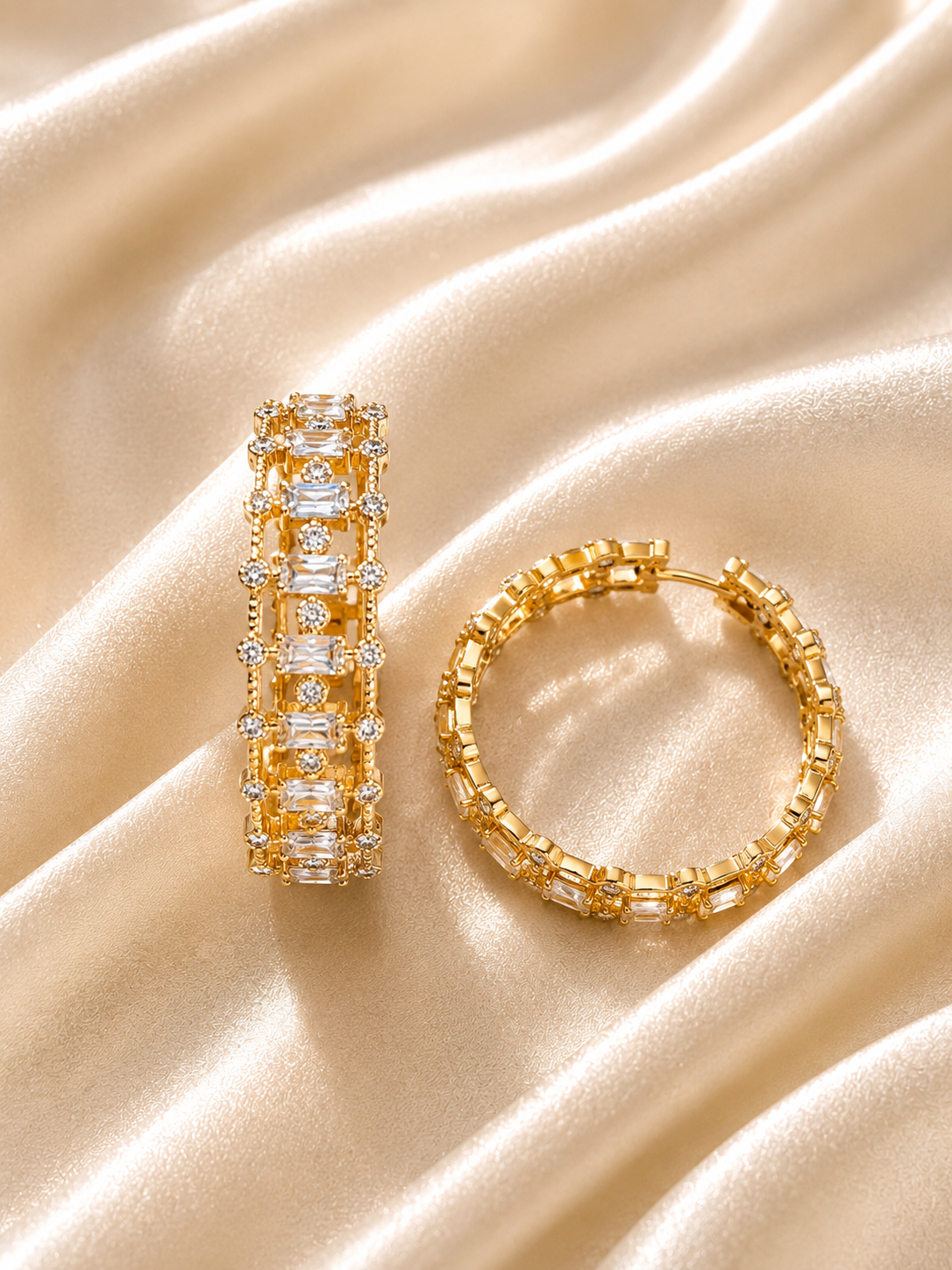 ✨ Créoles Dorées – Zircons Baguette & Éclat ✨