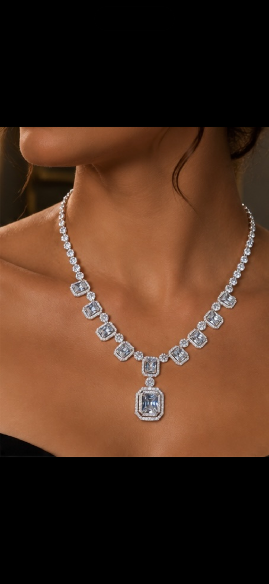Parure Éclat 0679 – Collier & Boucles d’Oreilles Sertis de Zircons