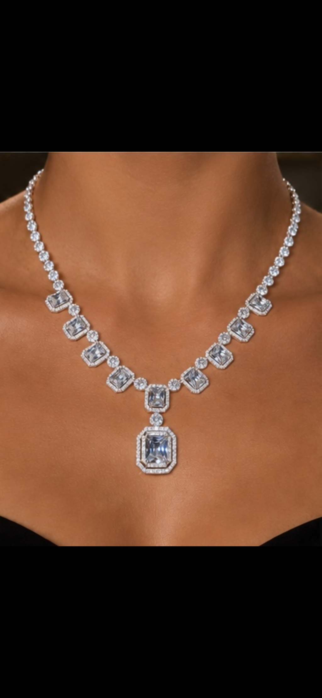 Parure Éclat 0679 – Collier & Boucles d’Oreilles Sertis de Zircons