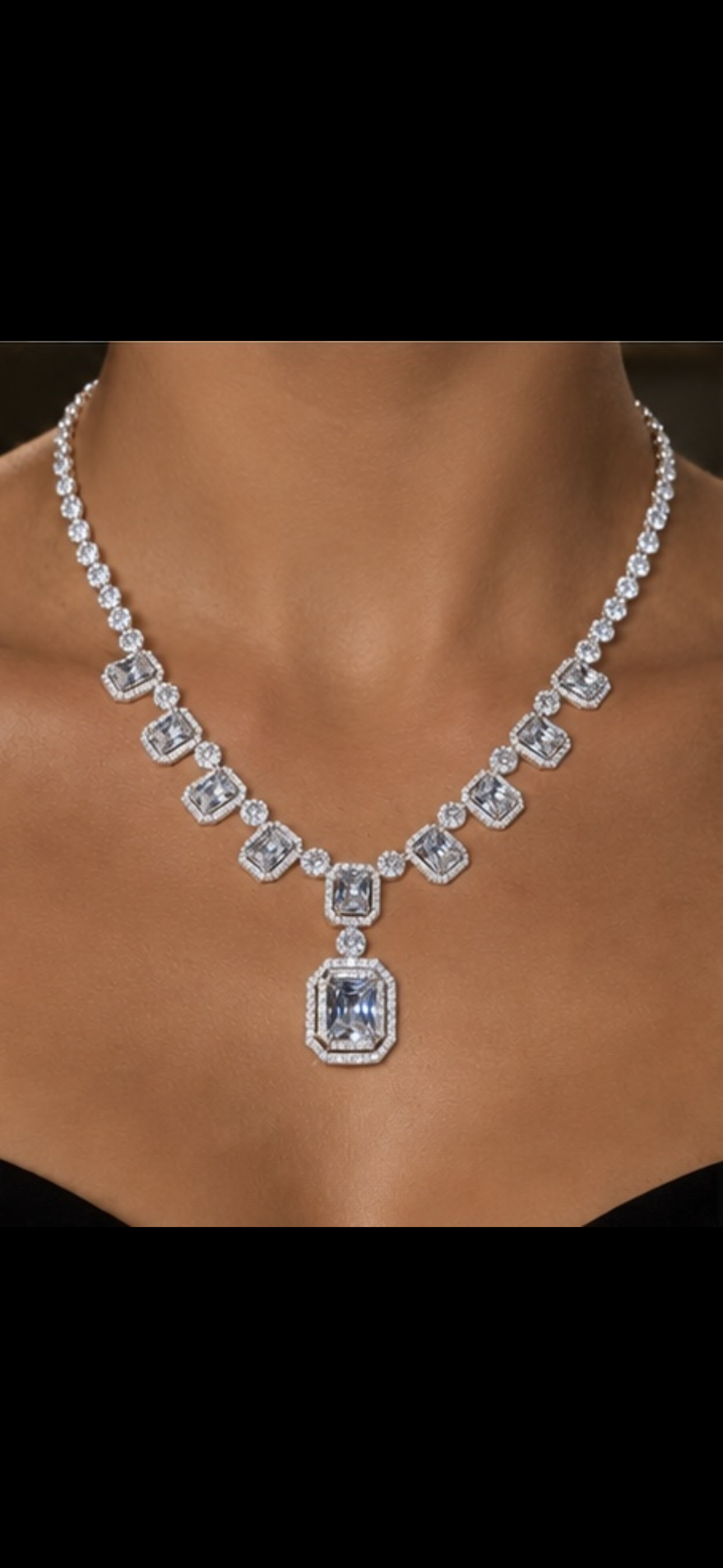 Parure Éclat 0679 – Collier & Boucles d’Oreilles Sertis de Zircons